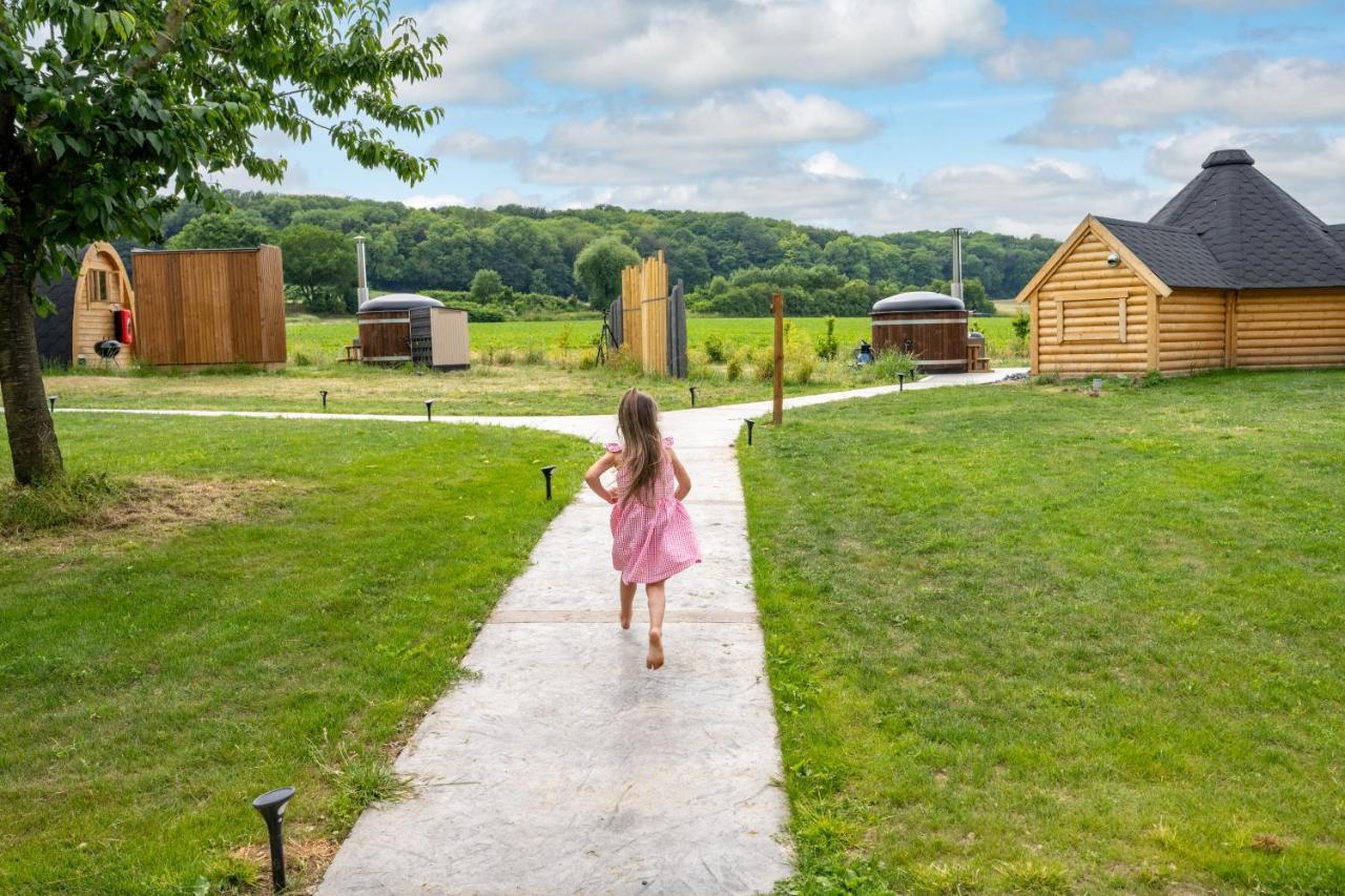 Logements Insolites A La Ferme - Yourte, Kota Ou Pod Farbus المظهر الخارجي الصورة