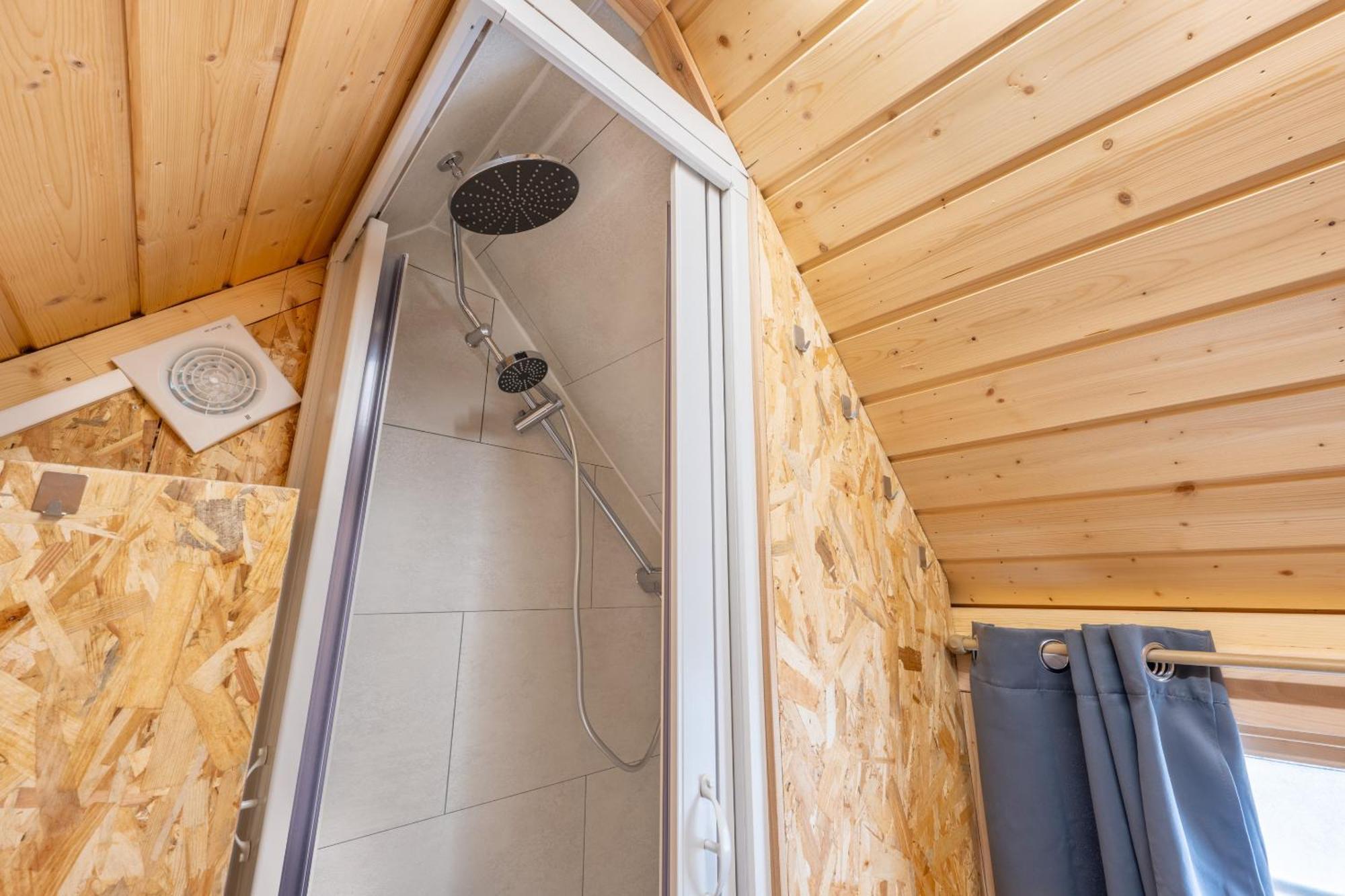 Logements Insolites A La Ferme - Yourte, Kota Ou Pod Farbus الغرفة الصورة