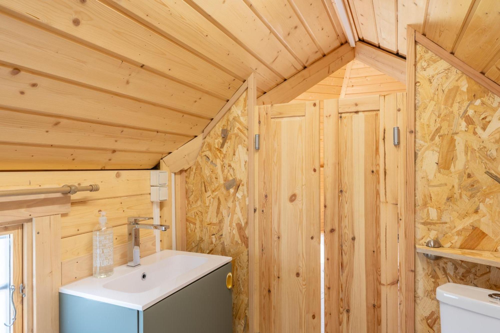 Logements Insolites A La Ferme - Yourte, Kota Ou Pod Farbus الغرفة الصورة
