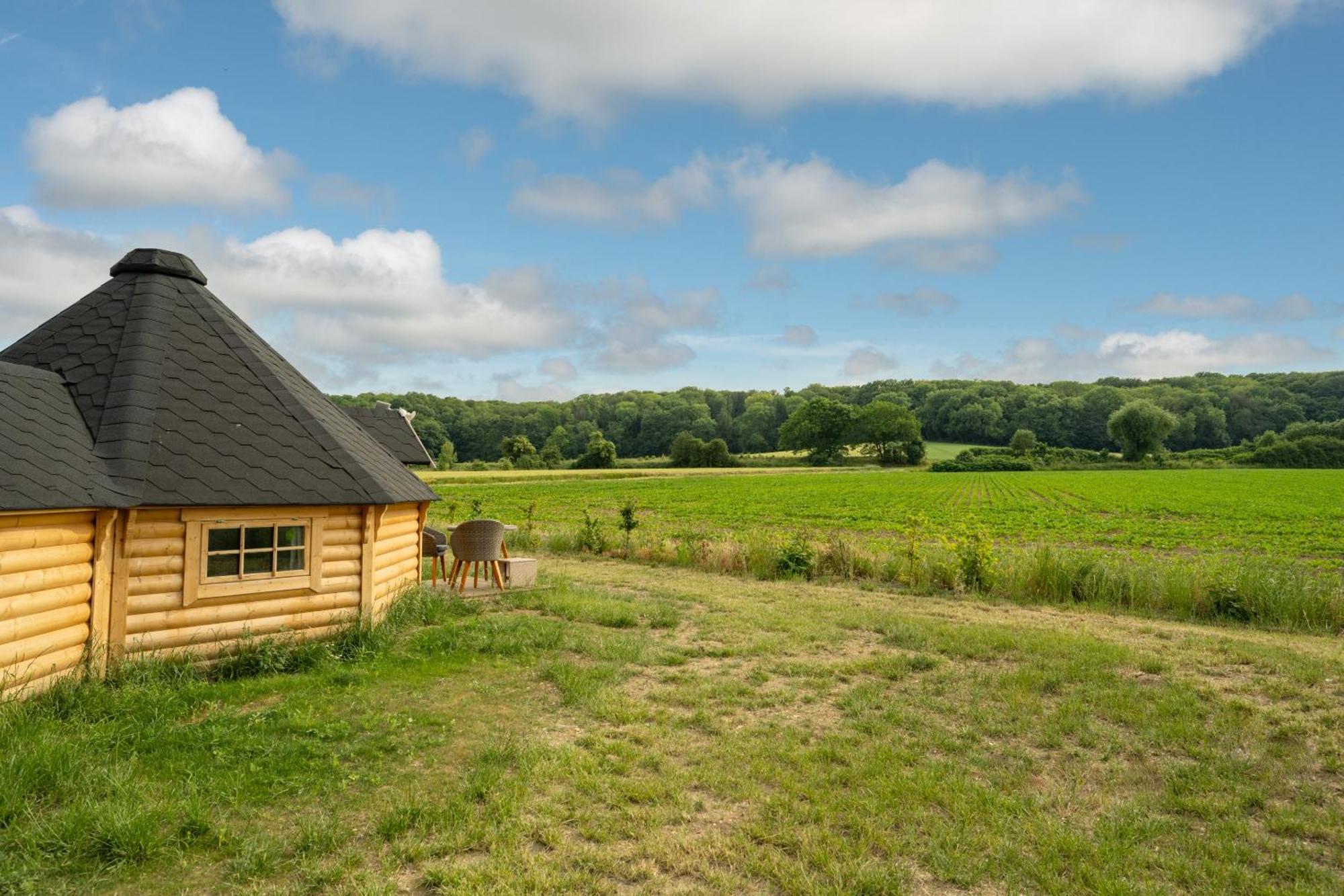 Logements Insolites A La Ferme - Yourte, Kota Ou Pod Farbus الغرفة الصورة
